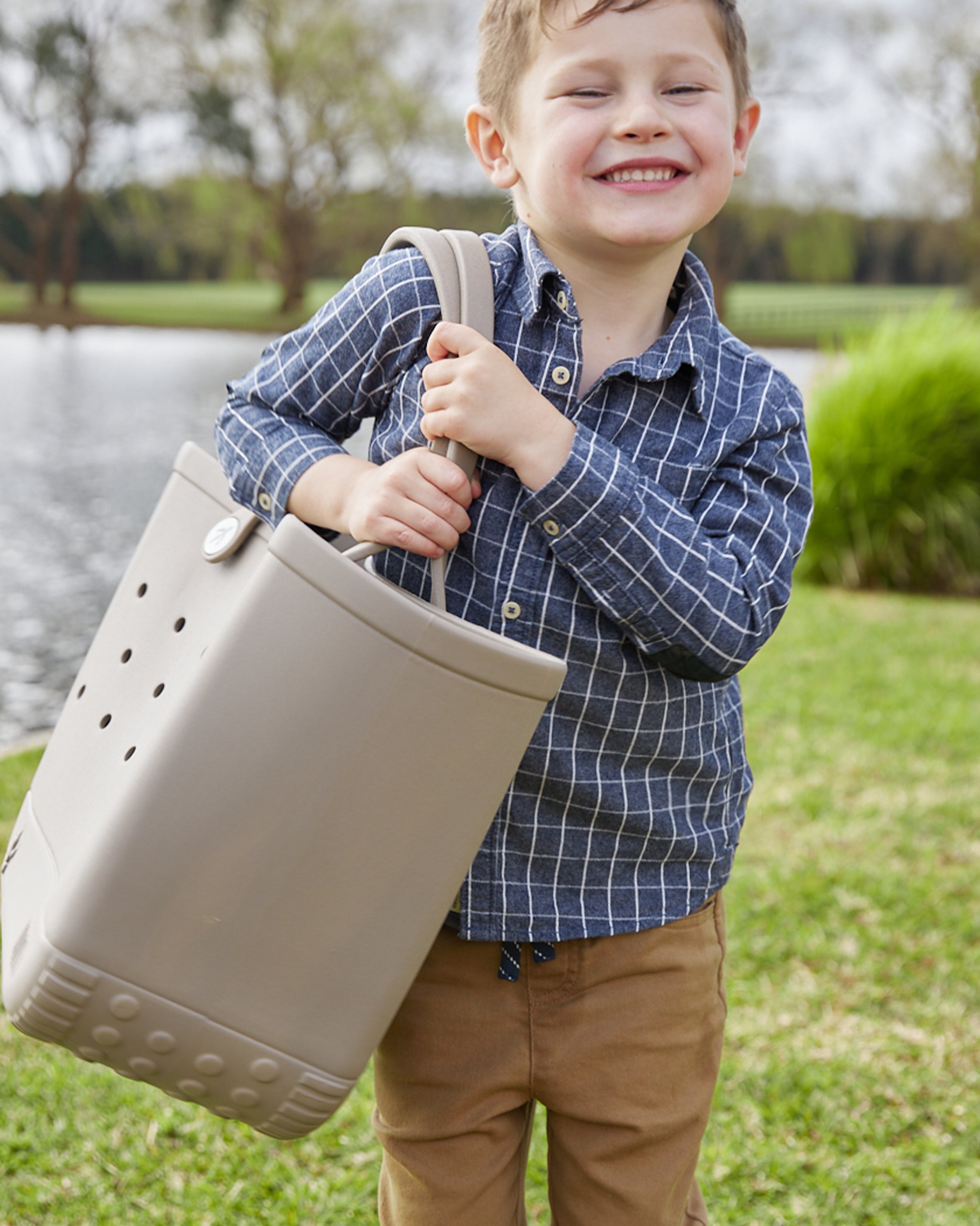 Family Beach Day Bliss: Essentials for a Perfect Day with Kids